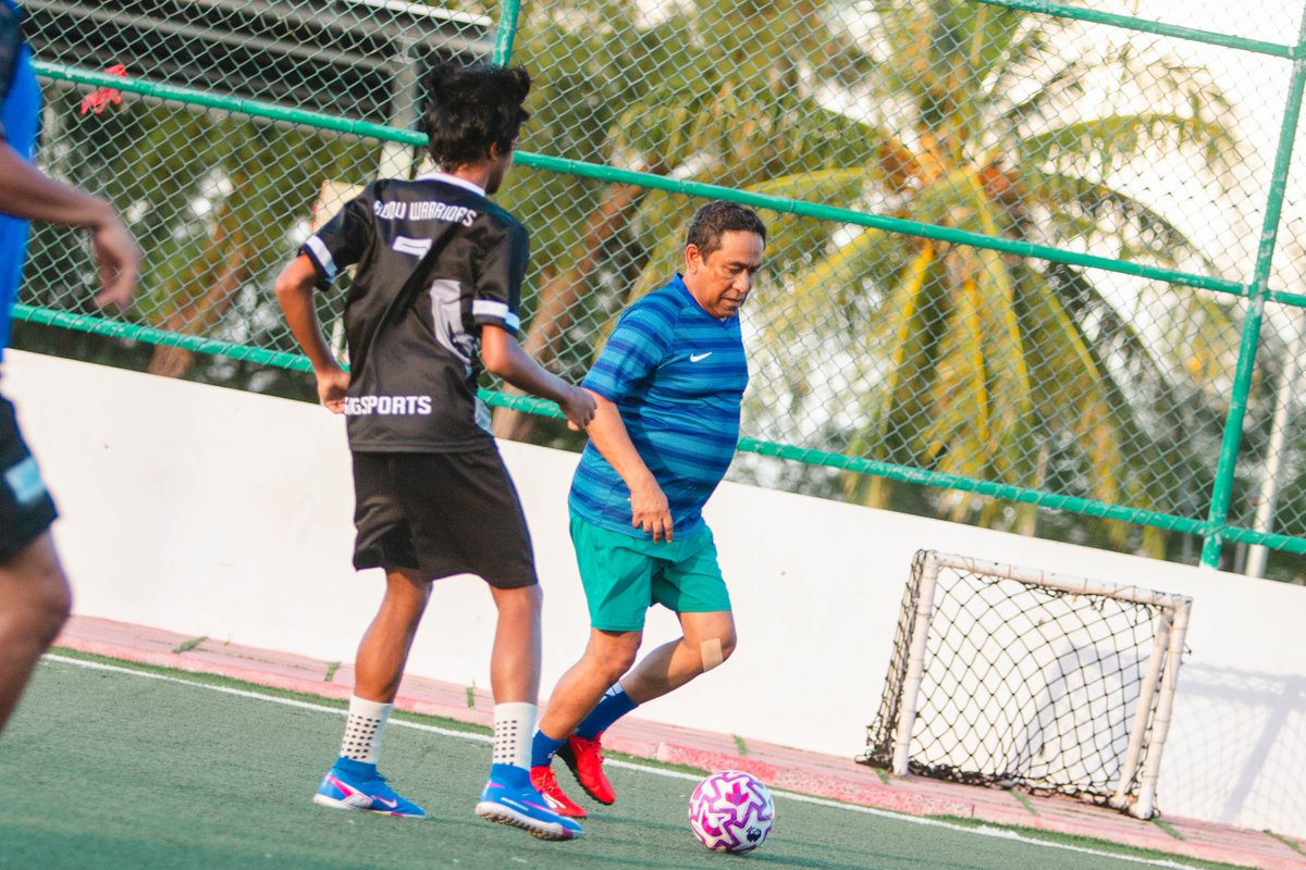 PNFront's tweet photo. A relaxed moment of interaction, sportsmanship, and connection with the youth of Addu.
#pnf #NalanalaAddu #pnfmaldives https://t.co/Hi8DKRAdOb