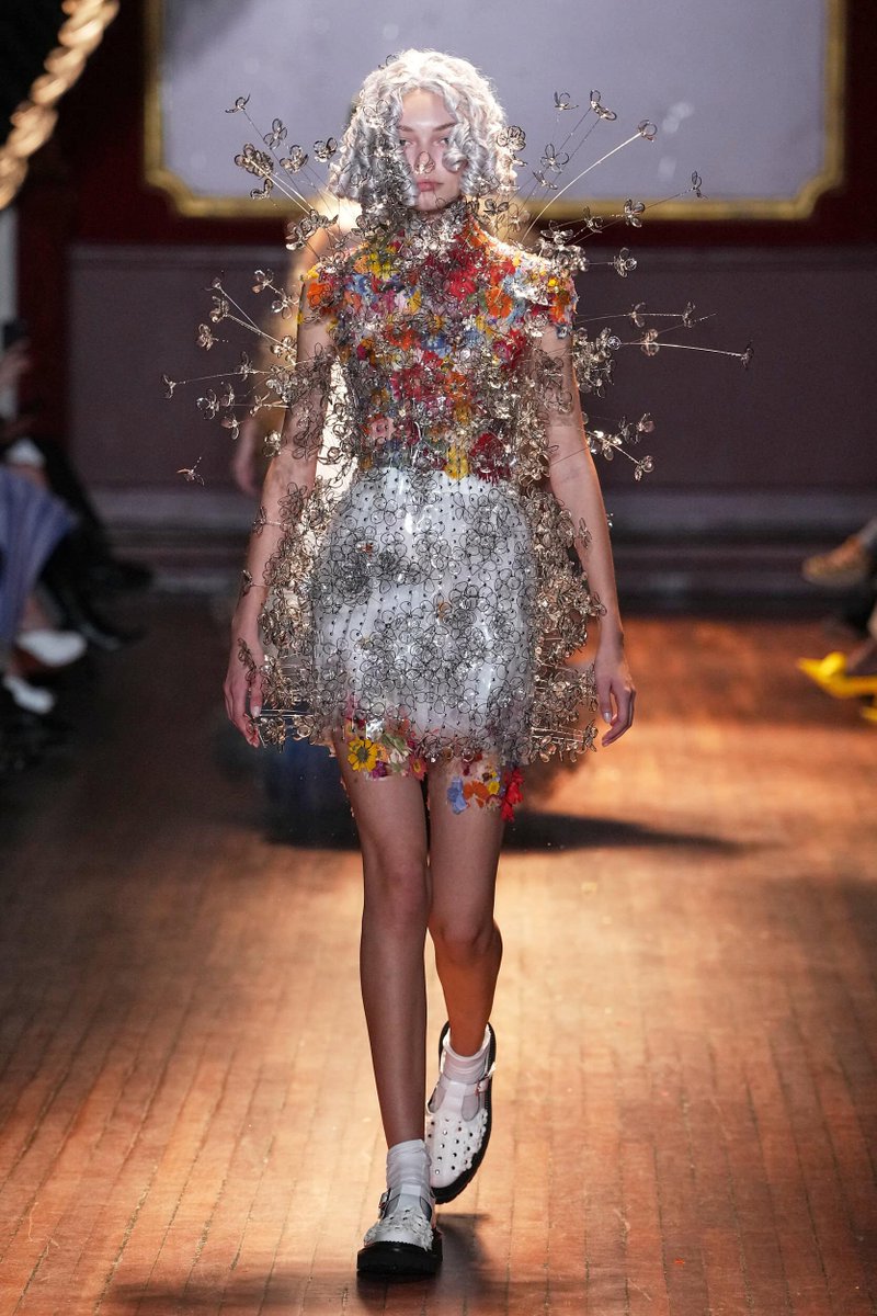 itsbleekerxox's tweet photo. Noir Kei Ninomiya SS27; bursts of matter https://t.co/X5zr0qCykk