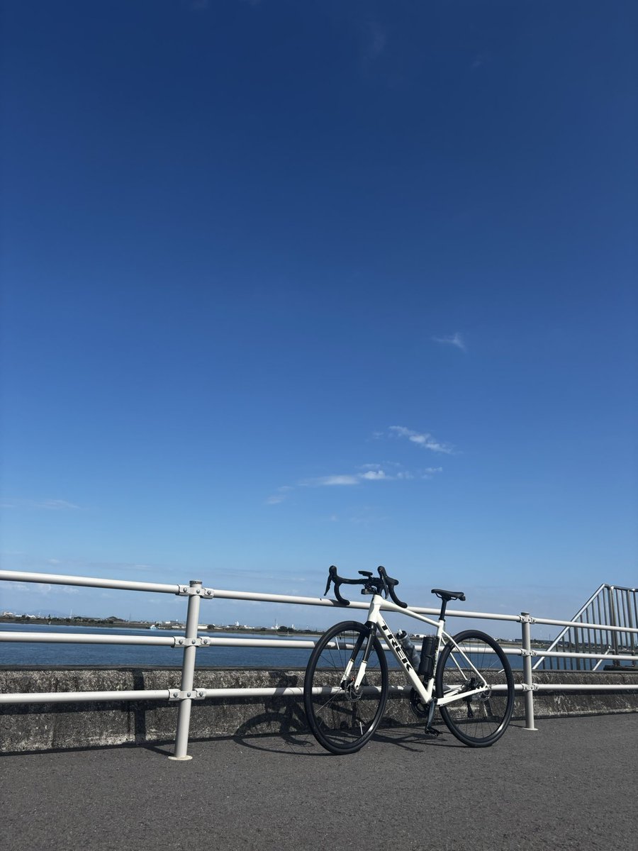 fishermanv301's tweet photo. お疲れ様です🍵
本日は良い天気に☀️
最高の #サイクリング 日和🚴‍♂️
途中、スマホのバッテリー残量がヤバしな状況💦
NAVIをスマホでは無理かな…
さて、本日の #おうちごはん です🍚
お昼を食べ損ねたので、しっかり食べて超回復！( ﾟДﾟ)ｳﾏｰ
サイクリングの詳細はInstagramを見てね🚴‍♀️ https://t.co/rSjz2Ht2mj