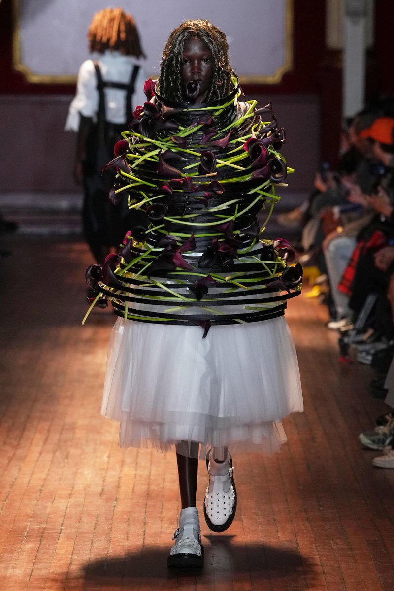 itsbleekerxox's tweet photo. Noir Kei Ninomiya SS27; bursts of matter https://t.co/X5zr0qCykk