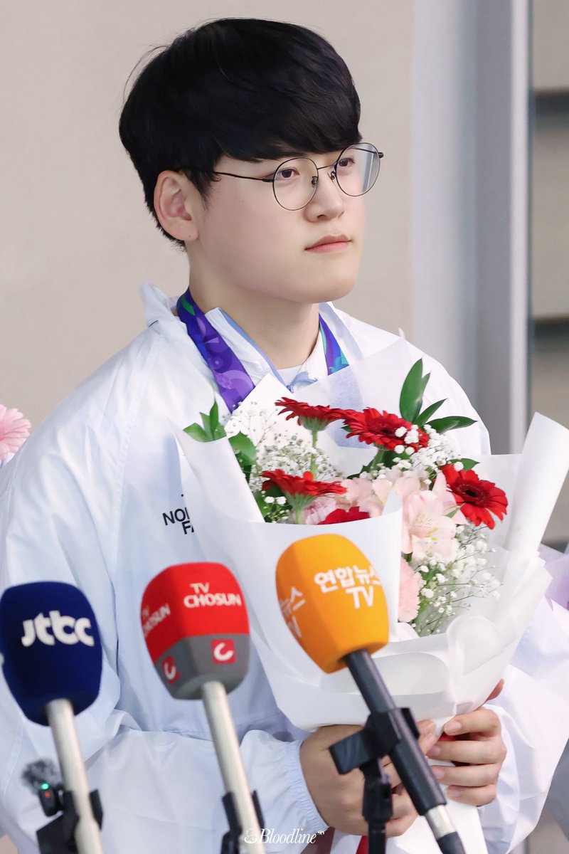 Bloodline_GU's tweet photo. 261003 ICN

💐HQ 

#Gumayusi #구마유시 #이민형
@gumayusi_min https://t.co/A09VDhVNwb