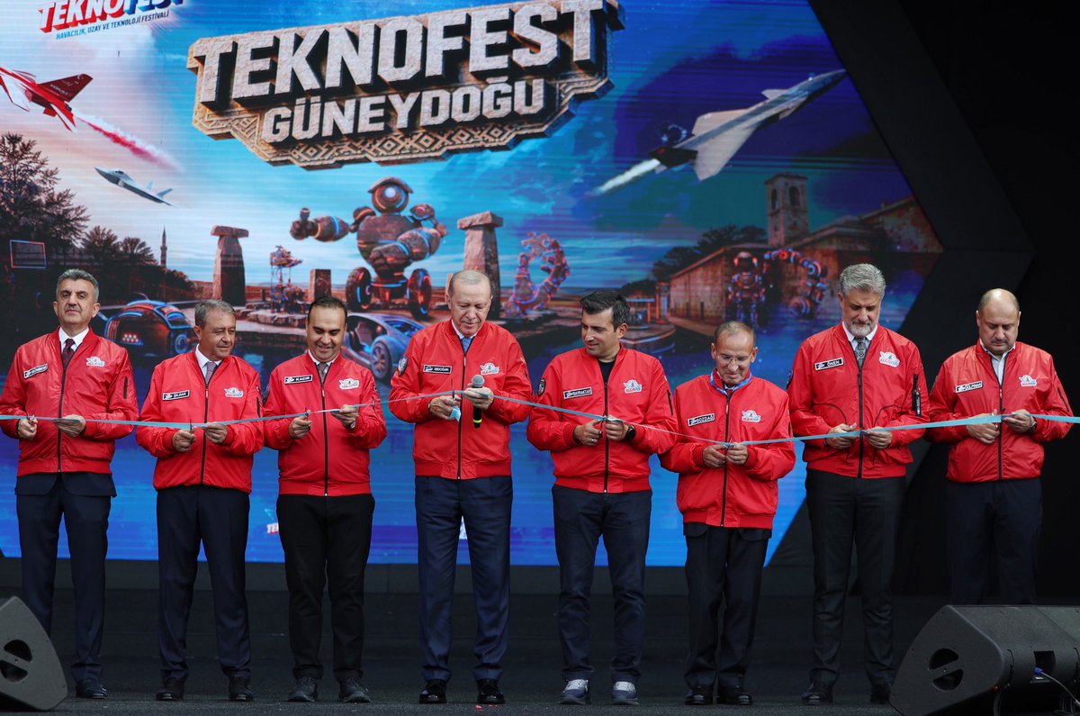 trpresidency's tweet photo. “The Century of Türkiye will bear the seal of the TEKNOFEST generation” https://t.co/QGjjQNDHnz https://t.co/Qc1sLIGPQI