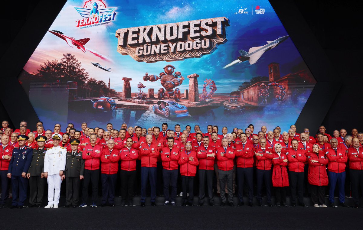 trpresidency's tweet photo. “The Century of Türkiye will bear the seal of the TEKNOFEST generation” https://t.co/QGjjQNDHnz https://t.co/Qc1sLIGPQI