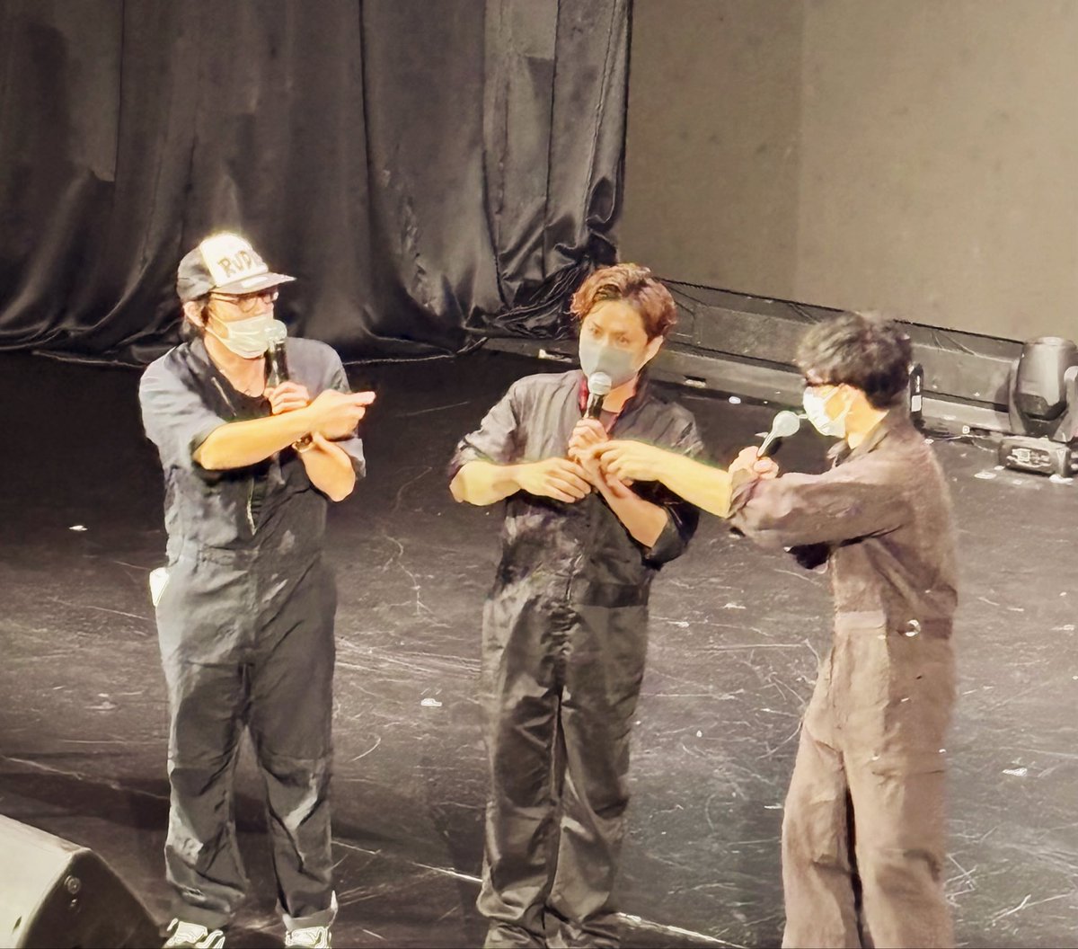 ul_s2_'s tweet photo. 初めてのオウマガトキイベント楽しかった♡

トモさんが言うこと全部ツボでめちゃくちゃ笑った笑

3人の掛け合いも動画のままで最高でした！

クリーンサービスの近藤さんのお話もめちゃくちゃ興味深かったです！

 #オウマガトキオフ会  #オウマガトキFILM https://t.co/Nt95UazPEE