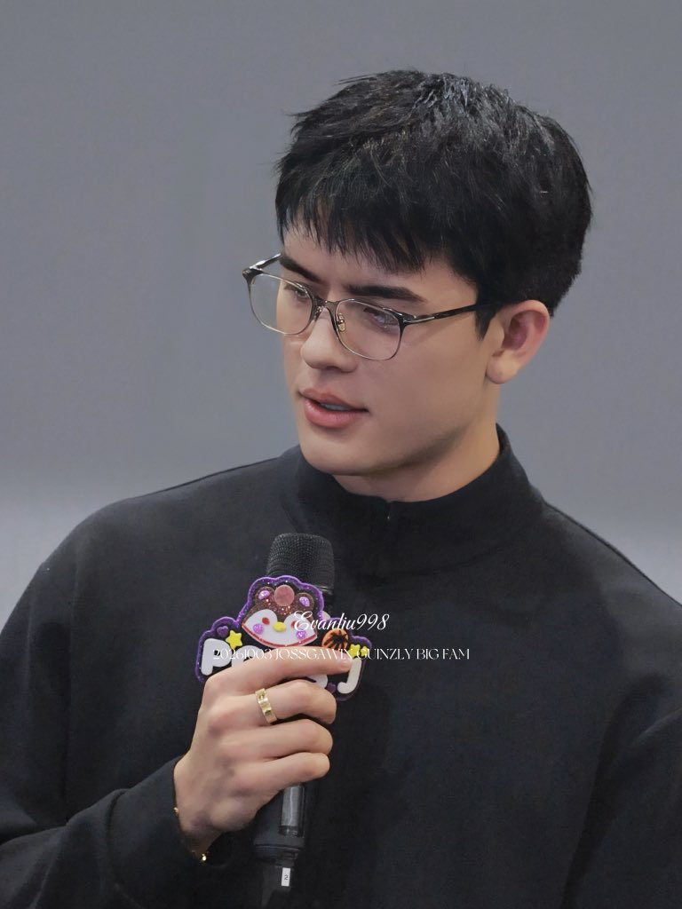Evanliu998's tweet photo. 20261003
Great glasses🔥🔥🔥

JOSSGAWIN GUINZLY BIG FAM
#GMMTVFANIVAL2026HappyFamilyxJG
#JOSSGAWIN #JossWayar #GawinCaskey https://t.co/l5MHWP85jy