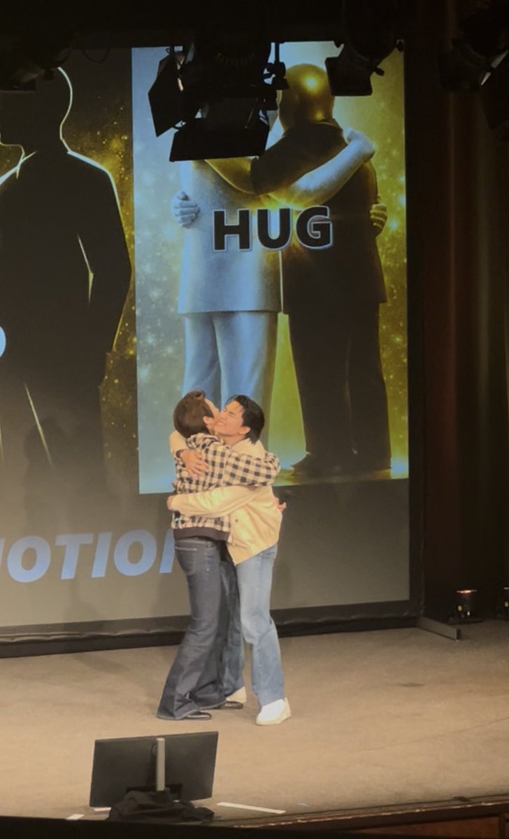 yelloweyedbeta's tweet photo. this fan meet was filled with laughter and so much joy; pinky promise that will all see each other again 🙂‍↕️ #FPFMBerlin https://t.co/E1b2aBq32M