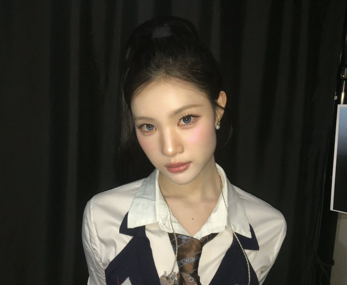 juueune's tweet photo. i have sharp claws, yes this is a warning (!!!) https://t.co/e5hblEw7Q5