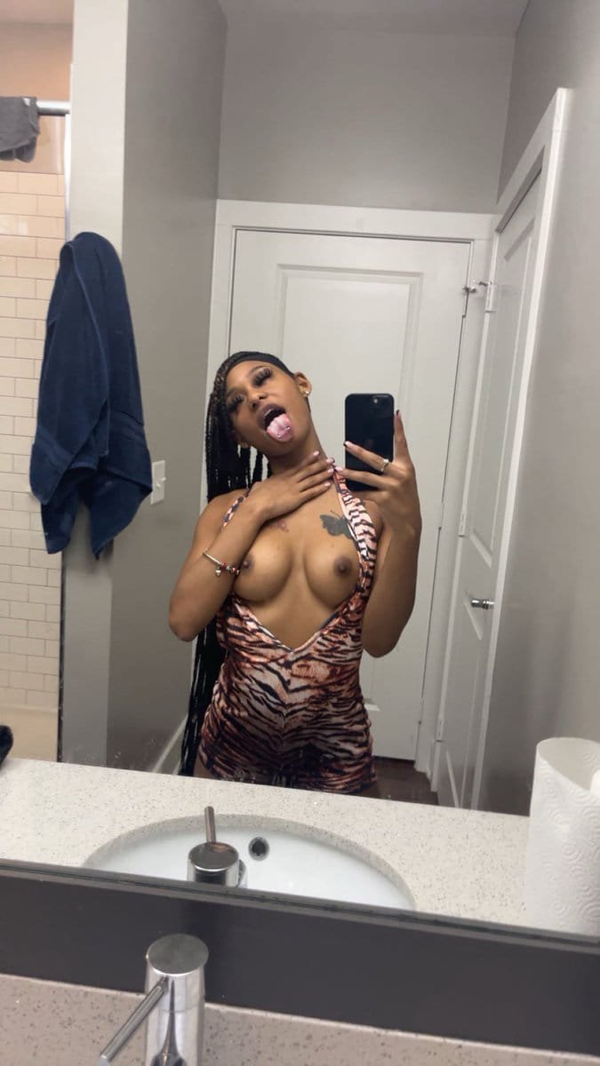 Aireyd3's tweet photo. titty pics in one of my favorite bar bathrooms 🤠
#251freaks #MobileFreaks #MobileAlabama #MobileAlFreaks https://t.co/vhgpVPNwAf