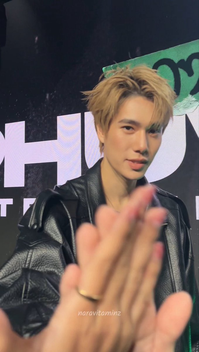 naravitaminz's tweet photo. "xīn kǔ le, phuwin." 🤍

PHUWIN 1ST FANCON IDN
#2026Phuwin1stFanconinIndonesia
#phuwintang @phuwintang https://t.co/3L6qdLQ5Oz
