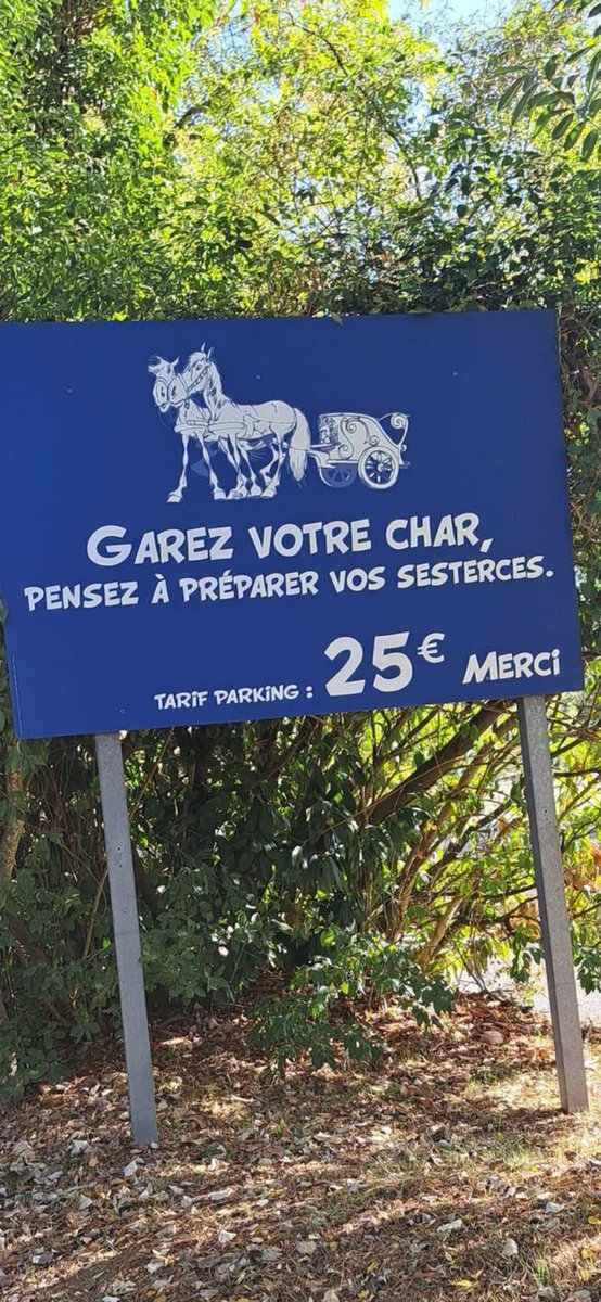 BorisBnp's tweet photo. Quand même une belle saloperie de fin de saison de la part du #parcasterix qui augmente le parking juste avant les gros week end Halloween . 💩💩💩 https://t.co/FPcJhAMy7H
