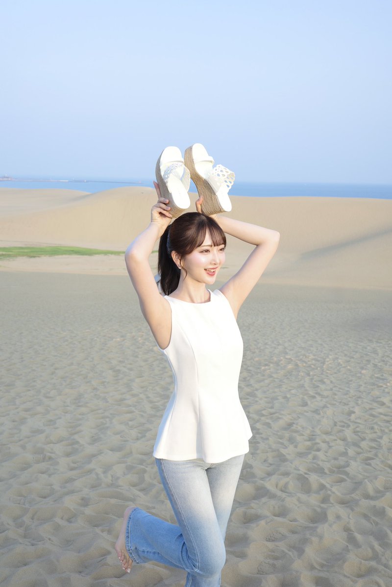 rf100_miss_05's tweet photo. 鳥取砂丘に行ってきました🐫🥥✨ https://t.co/U6BblzUzb0