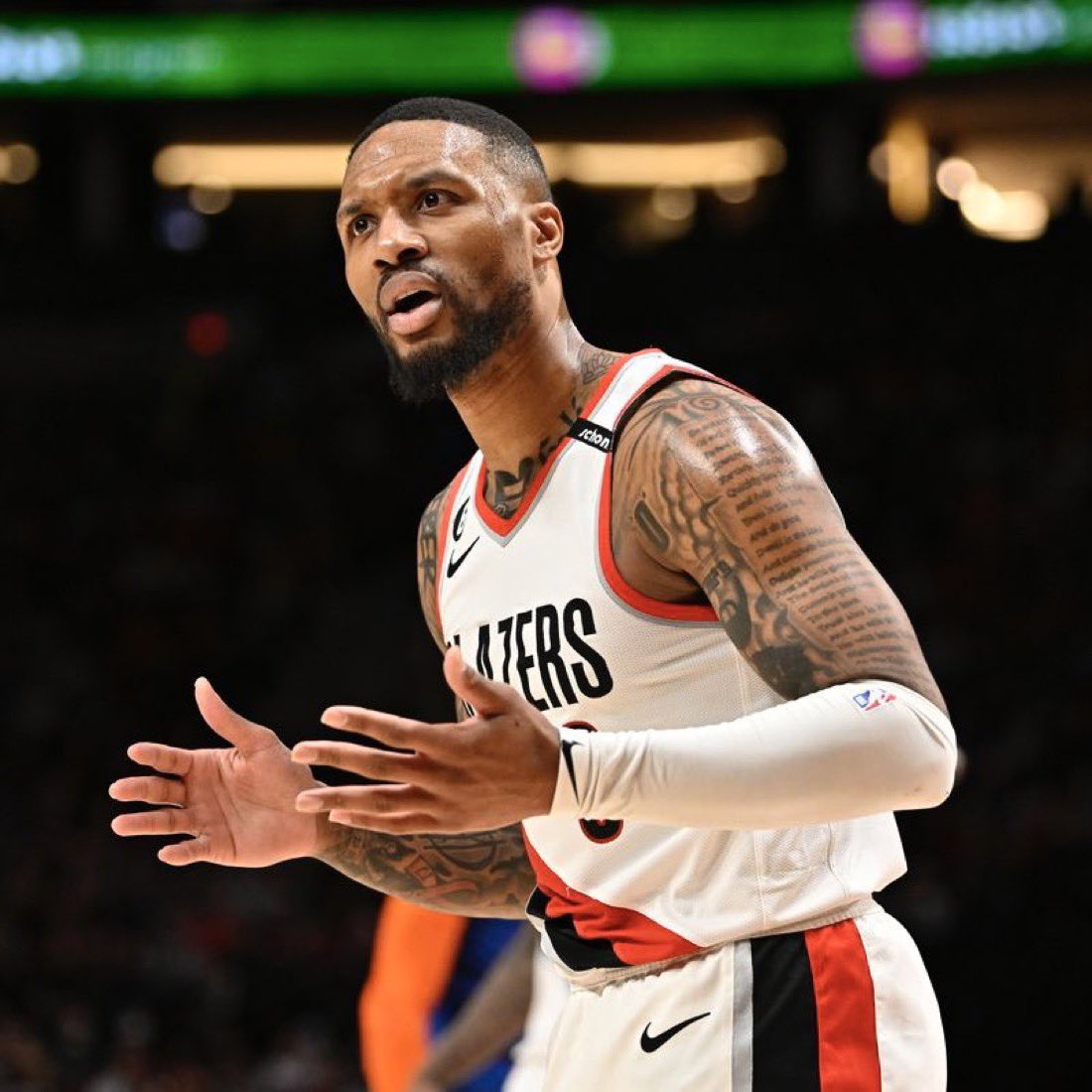 TheNBACentel's tweet photo. The Portland Trail Blazers are interrogating Damian Lillard after discovering he was expelled from middle school in 2004.

(Via @ChrisBHayne) https://t.co/6LD3vZLDWE