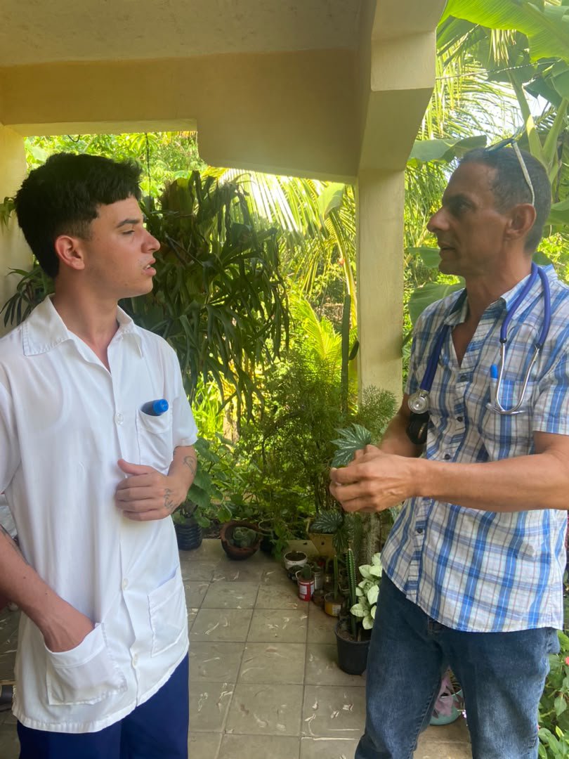 roman22051966's tweet photo. DMS Los Palacios
Prevención, Promoción de Salud, Labor Cara a Cara, pilares imprescindibles en el trabajo diario de nuestro personal de Salud. https://t.co/rqQhZf2Eb2