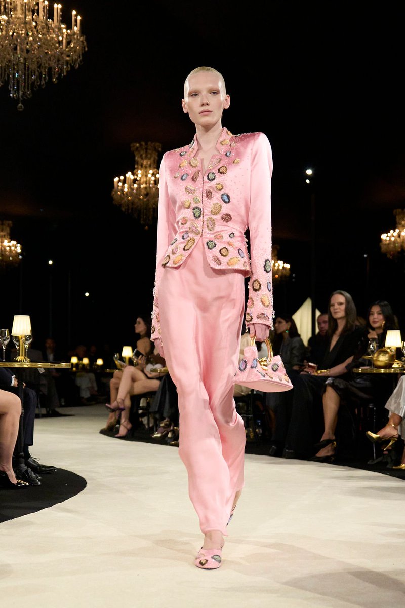 MsEssieBell's tweet photo. Schiaparelli ss27 jacket in pink duchesse satin and matching bag. 💖 https://t.co/If3gyzAo63
