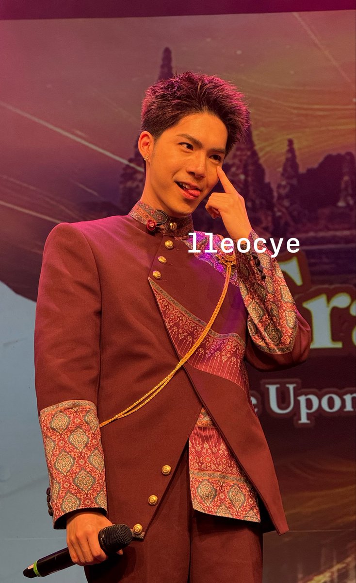 lleocye's tweet photo. our jj's signature pose 🥹🥕

LOVE UPON A TIME IN BERLIN 
#jj_rcp @jj_rcp 
#NETJJ #NJFMBerlin 
#NetJJ_FMinBerlin https://t.co/cAiPbf187F