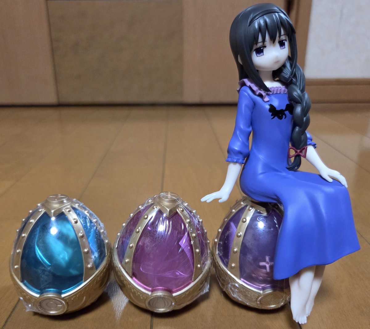 Honoka9980's tweet photo. 本日の結果【勝利】！！

欲しかったもの全部ゲット✨
とは言え一つ、
「セルマ…あぁ、セルマ・テレーゼ。なんでそんなに出てくるの。」
1店舗目⇒紫丁香×1、セルマ×3
2店舗目⇒ほむら×2、ワス×1、セルマ×1
www

最終的にほむほむ2つ降臨で万々歳ではあるけれど!!🪶

3枚目はガチャガチャとぬースト💜 https://t.co/PXY23rIwyD