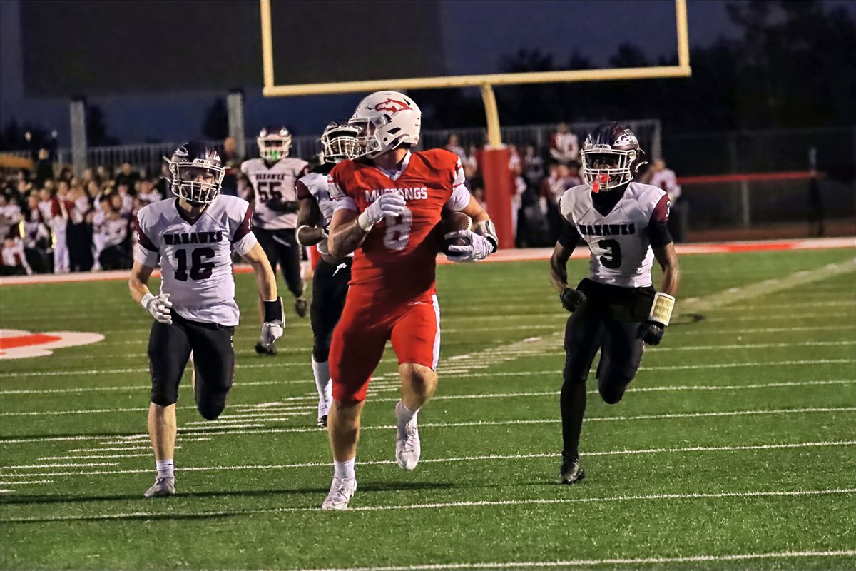 icaree__'s tweet photo. DCG Mustangs Wyatt Valenta Homecoming TD
 DCG 55 - Waterloo West 14
@dcgfootball https://t.co/COOwm6nV6e