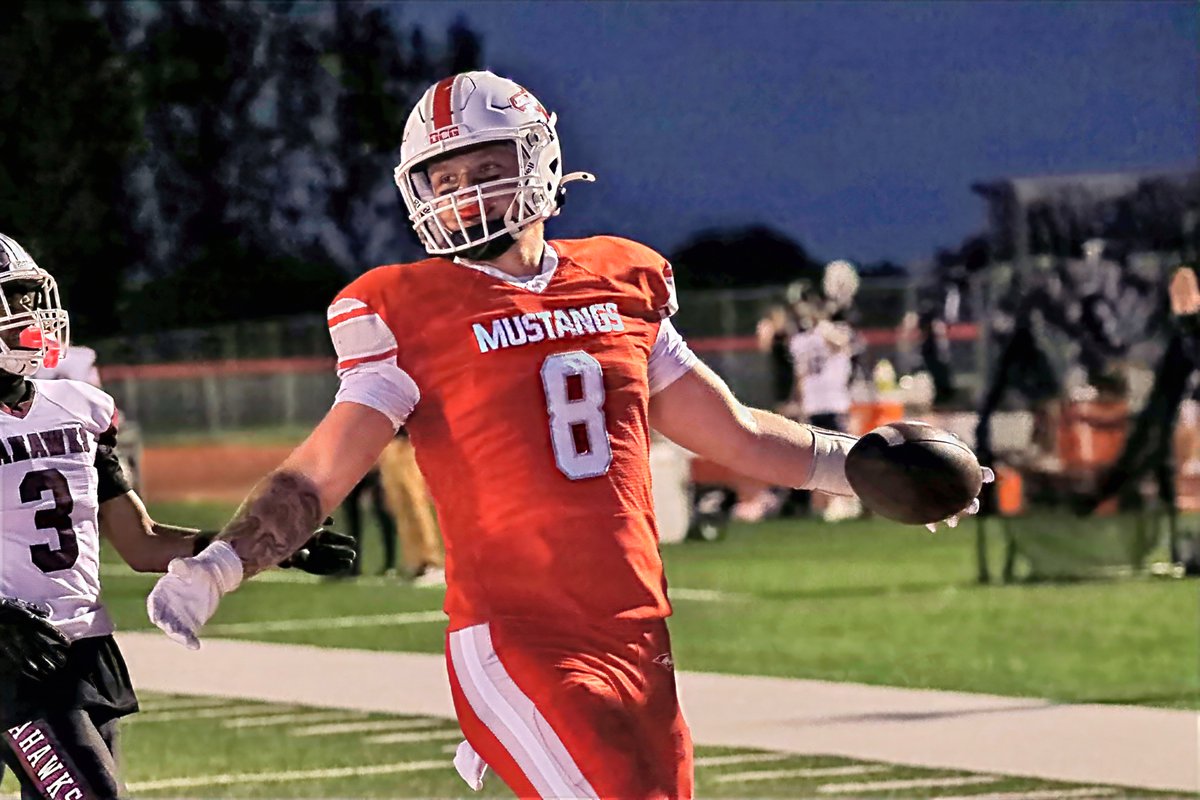 icaree__'s tweet photo. DCG Mustangs Wyatt Valenta Homecoming TD
 DCG 55 - Waterloo West 14
@dcgfootball https://t.co/COOwm6nV6e