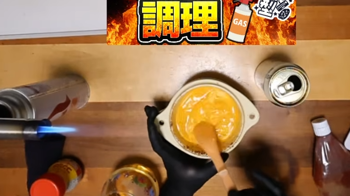AwatateFouet's tweet photo. ーー参加用 投稿例ここからーー
#ヒャッハー火炎放射祭 #ぶいレシピ

【タイトル】
🔥バーナーオムライス🔥

【魂のコメント】
コメがぼりぼりしてますが　私は元気です
卵は亜空間から取り出しました

@V_Recipe 
ーーここまでーー

イベント詳細
https://t.co/fUetdU0Qin

※実演配信よりスクショ
元配信：https://t.co/qnPUENJLMQ