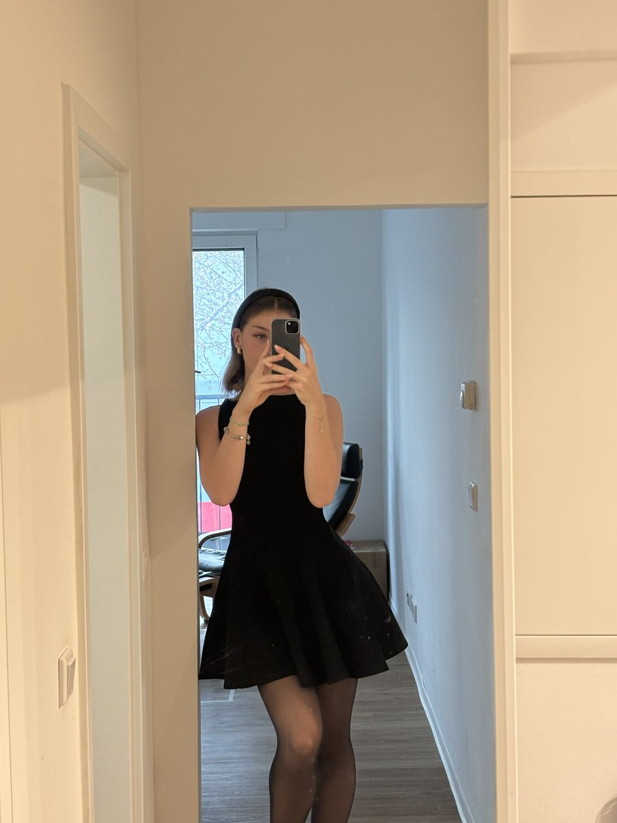 mintykellyy's tweet photo. good morning old Men be honest… Why am I single ? https://t.co/ZBUFIWCZYG