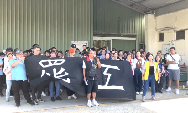 DroSeY30320's tweet photo. 各說各話，誠信是關鍵。#乖乖工會 #無限期罷工 #勞資協商
https://t.co/YIF8rsrH3w https://t.co/UMaklqzuji