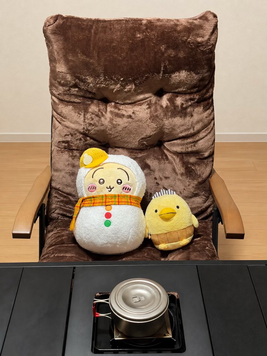 ameyu70's tweet photo. ついに最高の組み合わせが完成した👏
アルペンアウトドアーズ アルミユニットテーブル・イワタニ タフまるJr ・武田コーポレーション 専用板Jr・ハイランダー クライマックスローチェア2・ハイランダー 難燃チェアカバー
簡単にリクライニングできるチェア良すぎる…。寝れる…。
#アウトドアギア https://t.co/UIQFah4g89