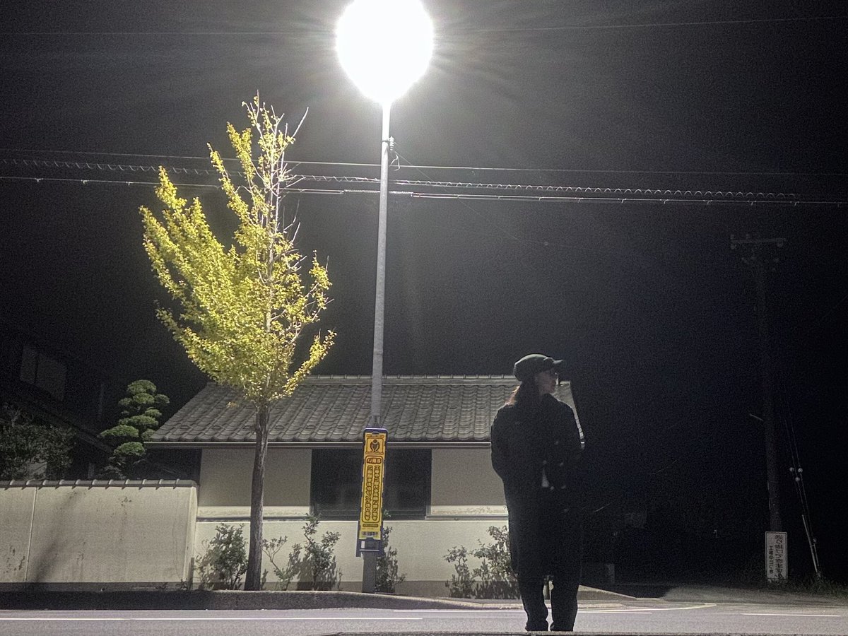 8Jap3gHwoJ72487's tweet photo. 今夜はフラットボックスでお散歩🚶
脚が痛い⁉️いやいや気のせいだ💦そんなわけ……
#tcb
#9060 https://t.co/bu2M67Ykvg