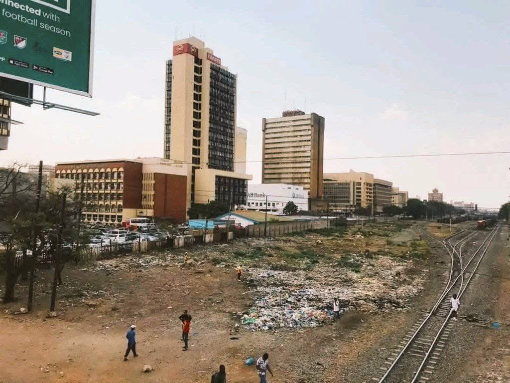Futurecelebrit7's tweet photo. I hope they have cleaned this place too.

Away from cleaning! I hope the peeing in public places is stopped too, Pantu this place smells really bad. https://t.co/NFps5NQr85