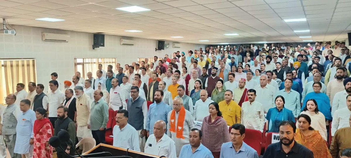 Sunil_SharmaBJP's tweet photo. Held an organisational meeting at BJP Headquarters, Jammu, in the presence of National General Secretary (Organisation) Shri @blsanthosh Ji. https://t.co/NJlacHjgeQ