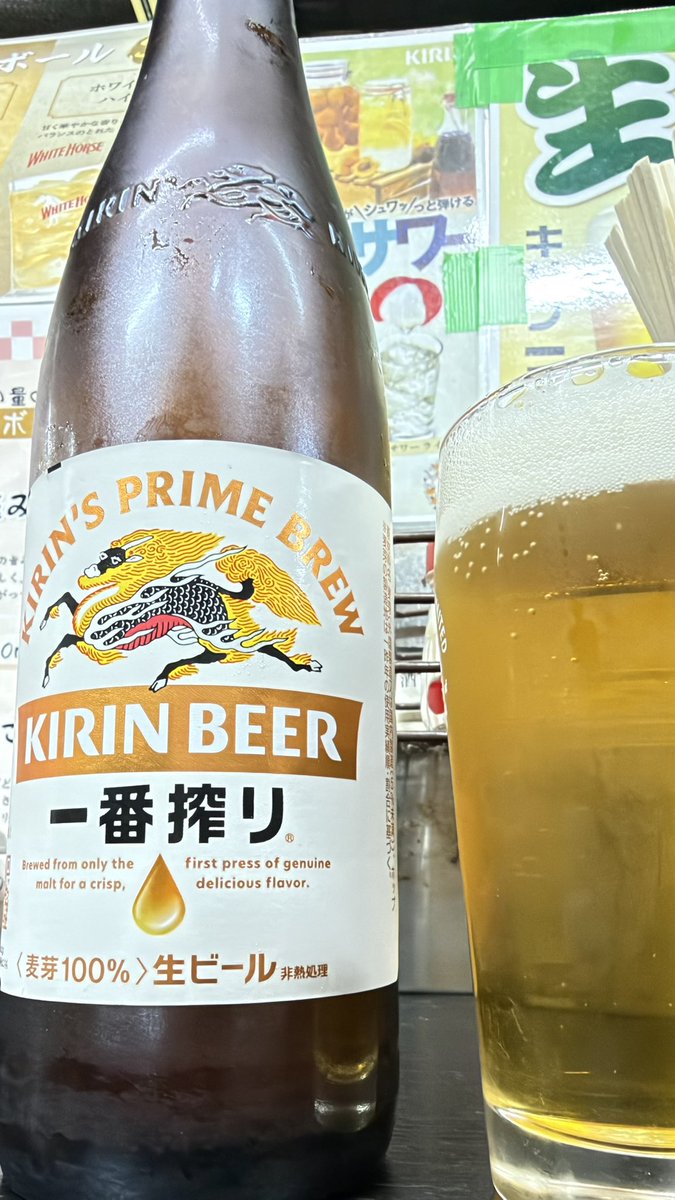 1000joy's tweet photo. 天満飲み歩きの2軒目は串安亭。大瓶の一番搾り＋串カツ6本で1,100円。揚がるまでビールを飲む時間もいい。アツアツと冷たい一杯が最高で、紅しょうがと豚ロースを追加。2人で2,750円。
#串安亭 #天満飲み歩き #串カツ https://t.co/35MJvVasdF