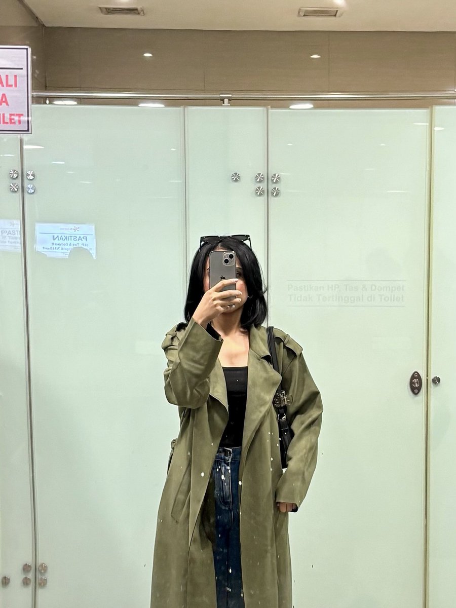 swastylena's tweet photo. tau kan kenapa kok postingnya selalu malem? biar ga dinotice siapa siapa 😀😋 https://t.co/OLWwS5BmLB