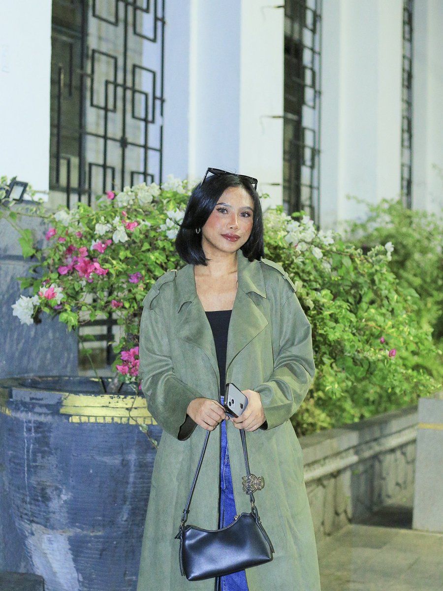 swastylena's tweet photo. tau kan kenapa kok postingnya selalu malem? biar ga dinotice siapa siapa 😀😋 https://t.co/OLWwS5BmLB