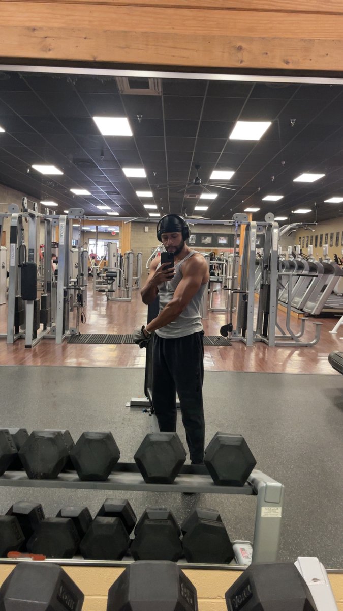 DSquaredPrime's tweet photo. We working out here 

#Fitness https://t.co/4NJlQOPJD5