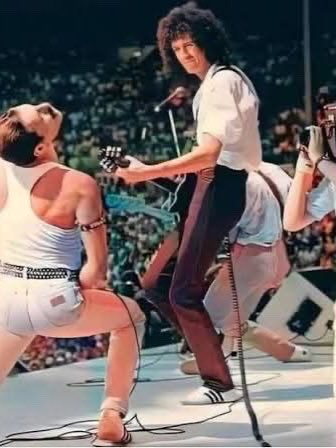 historyinmemes's tweet photo. Just before Live Aid in 1985, Freddie Mercury was reportedly warned by his doctor not to perform because he was experiencing vocal problems. Mercury chose to take the risk anyway, stepping onto the stage with Queen at London’s Wembley Stadium.

For roughly 21 unforgettable minutes, Queen captivated the enormous crowd. Mercury’s commanding vocals, effortless confidence, and legendary stage presence transformed the performance into one of the defining moments of the historic concert. Years later, a BBC poll named it the greatest rock gig of all time.

More than four decades later, Queen’s Live Aid set remains an iconic moment in music history and a powerful example of Freddie Mercury’s extraordinary ability to command a stadium.