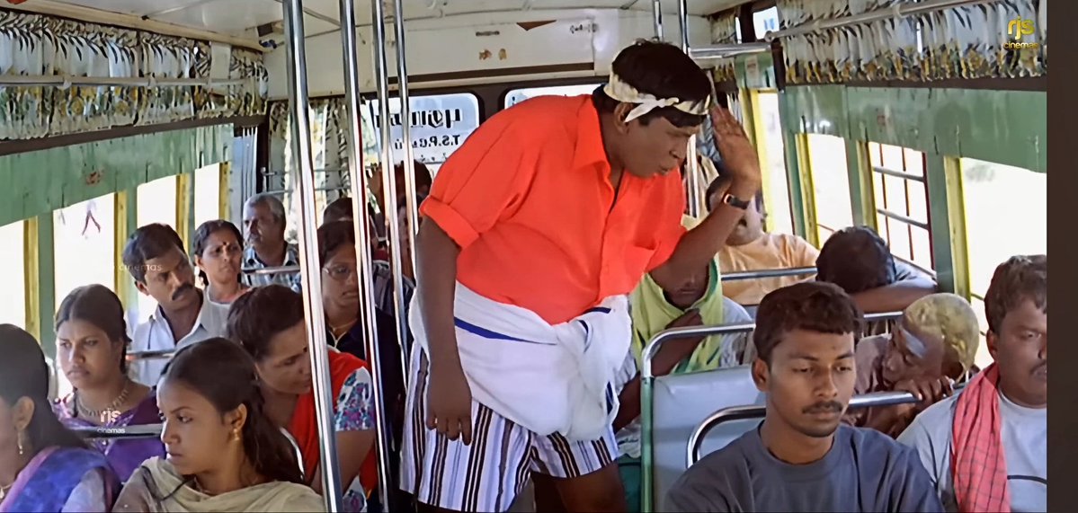 VinodhRavi4's tweet photo. Before Election - வீட்ட விட்டு வெளிய வா விஜய் 

Now - வீடு வீடா  போறியே விஜய் 

ஏன் இப்படி  மாத்தி மாத்தி ம்புற நாயே https://t.co/ZRwPB6oSrP