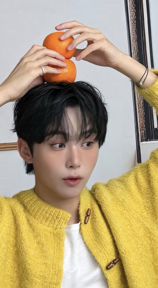 ____youzz's tweet photo. 귤수저 얼굴 달란트 .. 🍊🧡 https://t.co/jP7kSbNjK8