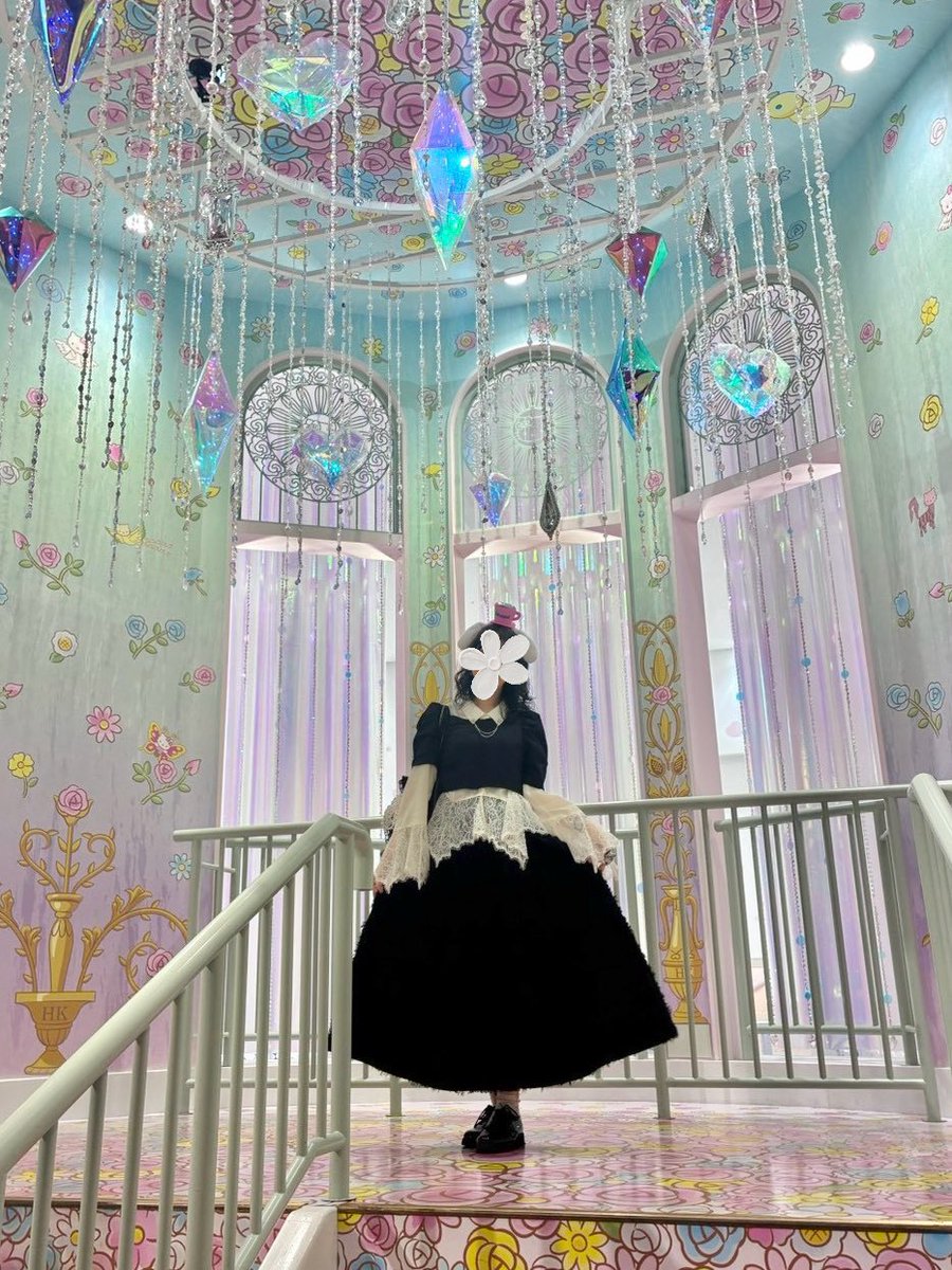 hizaura___'s tweet photo. 今回の服お気に入り
ハロウィンだからゴシックな雰囲気 https://t.co/9qQtmO8qvg