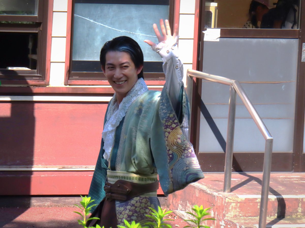 motsuchi0217's tweet photo. 2026.10.03　偉人の歴史講座
諭吉先生おかえりなさい！

大勢のファンが出迎え、教室では万雷の拍手
講座は抜群の安定感
諭吉先生が帰って来た！ありがとう！
鞄にご自身のぬいぐるみ付けてる！可愛い！

また非常勤講師としての帰村お待ちしてます！

#明治偉人隊
#諭吉先生目に優しい https://t.co/vrSLH97evQ