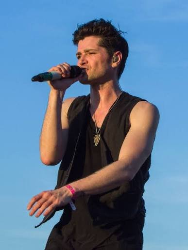 emmakelly2903's tweet photo. Happy birthday Danny my favorite singer songwriter from my favorite band The Script much love Danny have a lovely day get spoiled you deserve it all see you guys next month so Excited @thescript @TheScript_Danny ❤️❤️❤️🍀🇮🇪🎂🎉🎊🥳 https://t.co/65ZP4z8Tal