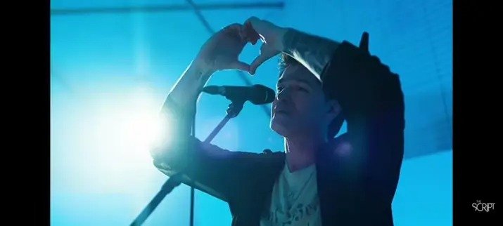 emmakelly2903's tweet photo. Happy birthday Danny my favorite singer songwriter from my favorite band The Script much love Danny have a lovely day get spoiled you deserve it all see you guys next month so Excited @thescript @TheScript_Danny ❤️❤️❤️🍀🇮🇪🎂🎉🎊🥳 https://t.co/65ZP4z8Tal