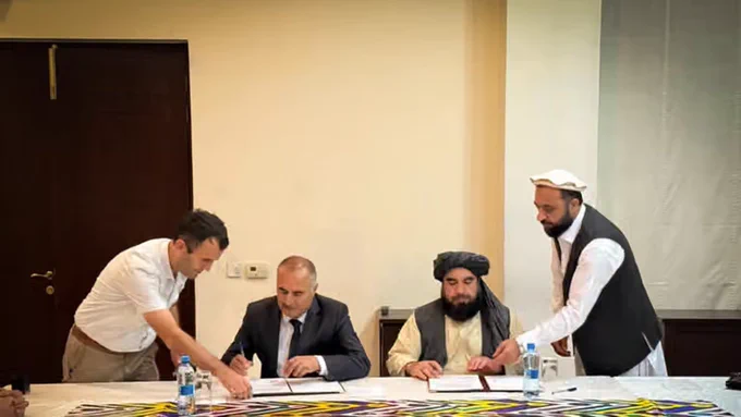 تاجیکستان برای تامین برق ولسوالی های مرزی بدخشان با شرکت برشنا توافق نامه امضا کرد