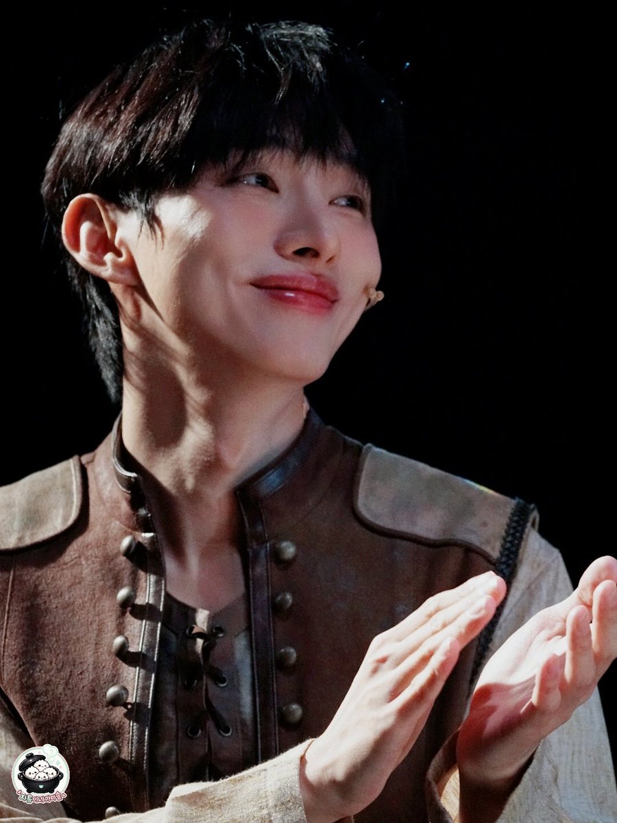 sasa91191's tweet photo. 미쳤다
아름답다
윤지성이다

아니 진짜 이 세 단어 말고 뭘 더 말함
얼굴이 그냥 아름다움의 최종형태임ㅠㅠ 
૮꒰ྀི >⸝⸝⸝< ꒱ྀིა♡

#윤지성 #YoonJisung 26.10.03 커튼콜 https://t.co/VNslALw3uk