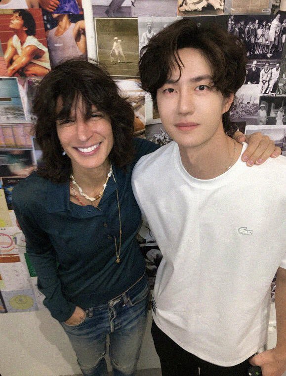 ybybbeepz's tweet photo. อิจฉาสุดๆ น่ารักกันจริงๆคู่นี้ CD ลาคอสคอยซัพพอร์ตน้องตลอดเลยน้า คนก่อนก็ด้วย คนนี้อีก เป็นคนน่ารักอะ 
#WangYiboxLacoste #WangYibo #Lacoste #LacosteSS27 #ParisFashionWeek #PFW https://t.co/M9bnubLlMg