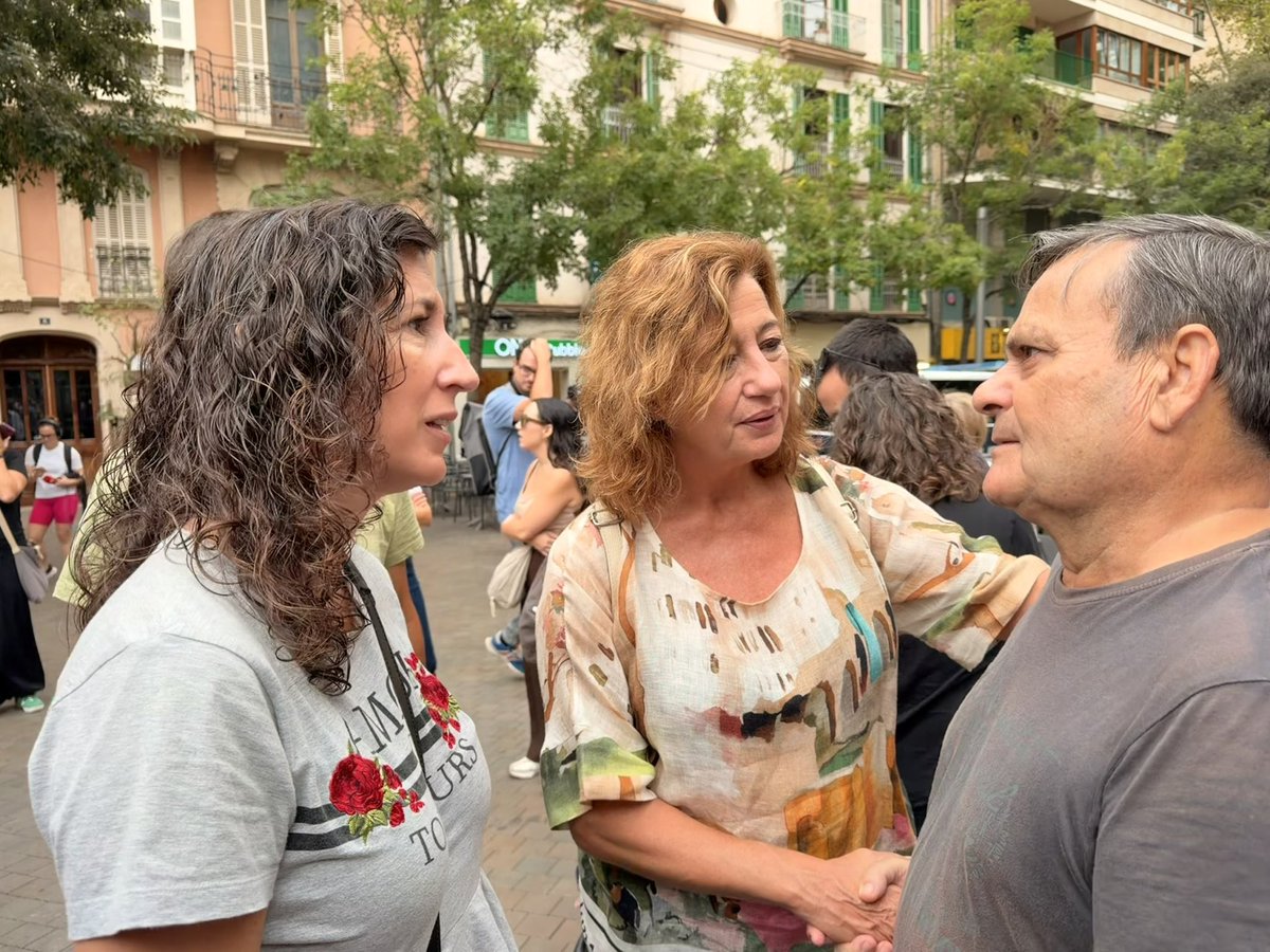 F_Armengol's tweet photo. Sortim al carrer per defensar un dret que ha de ser de tothom: el dret a un habitatge digne.

A les Illes Balears, l’accés a un lloc on viure s’ha convertit en una preocupació que travessa generacions i realitats molt diferents. Ningú hauria de veure compromès el seu projecte de vida perquè no pot assumir el cost de l’habitatge.

L’habitatge no pot ser un privilegi. Ha de ser una prioritat.