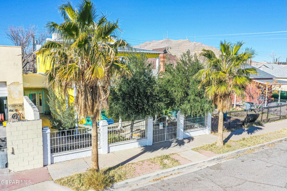 JRod7912's tweet photo. New listing: 1003 WYOMING AVE, El Paso, TX 79902. Commercially zoned 2,952 sq ft property with a primary home plus office/ADU. $465,000. #NewListing
https://t.co/blKUOz8JbJ https://t.co/K9TbhSej6n