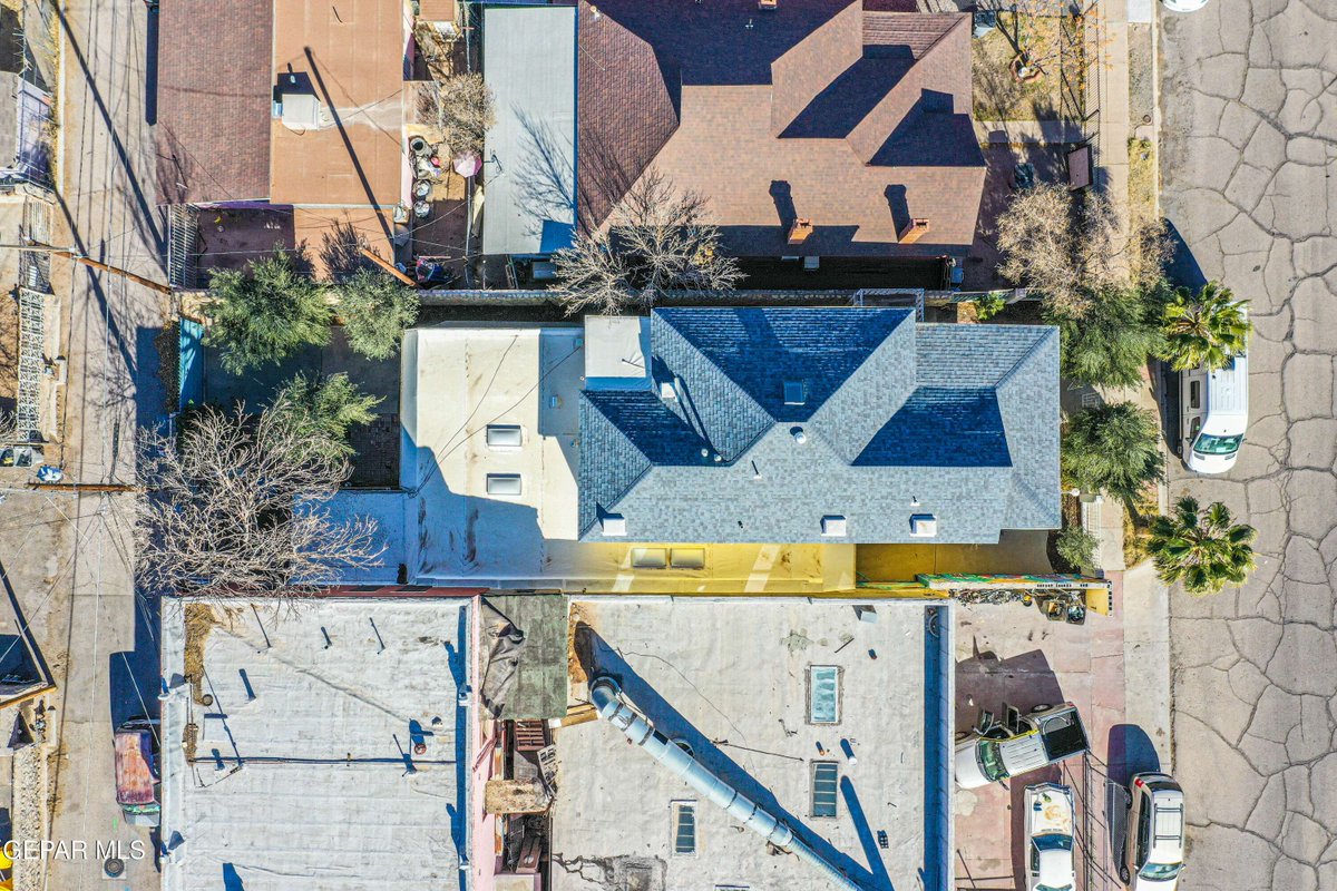 JRod7912's tweet photo. New listing: 1003 WYOMING AVE, El Paso, TX 79902. Commercially zoned 2,952 sq ft property with a primary home plus office/ADU. $465,000. #NewListing
https://t.co/blKUOz8JbJ https://t.co/K9TbhSej6n