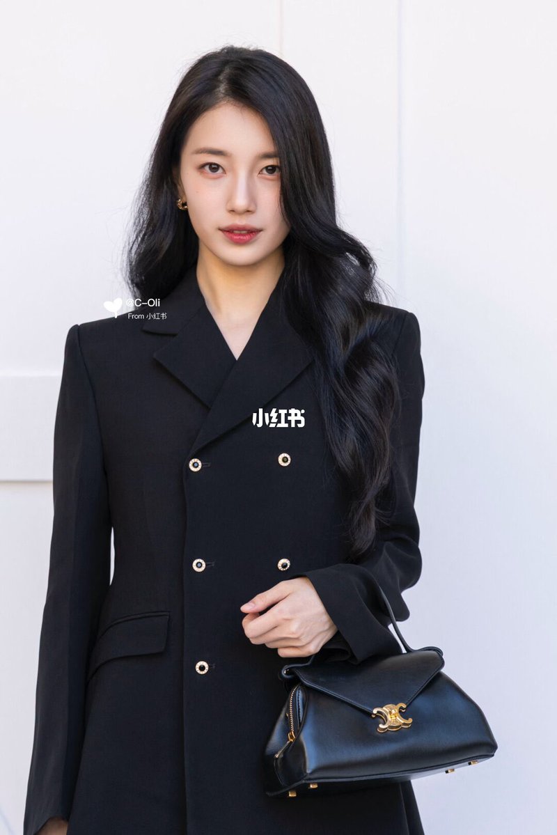 Sandrapui97's tweet photo. [261003] SUZY at CELINE SPRING SUMMER ( Été 2027 ) PARIS FASHION WEEK

BAE CELINE SUZY X PFW27
#SUZYxCelineEte2027
#SUZYxCELINE #CelineEte2027 https://t.co/QJtzUPaCiT