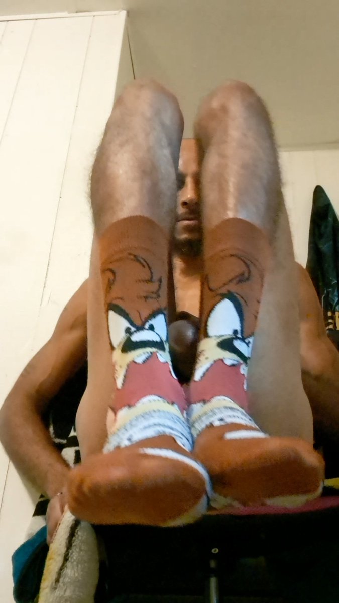 ThatDangLang's tweet photo. Guess u can call this peek a boo meatπ«£π #longsocks #thetip #peekaboo https://t.co/DM4lBJZF9t