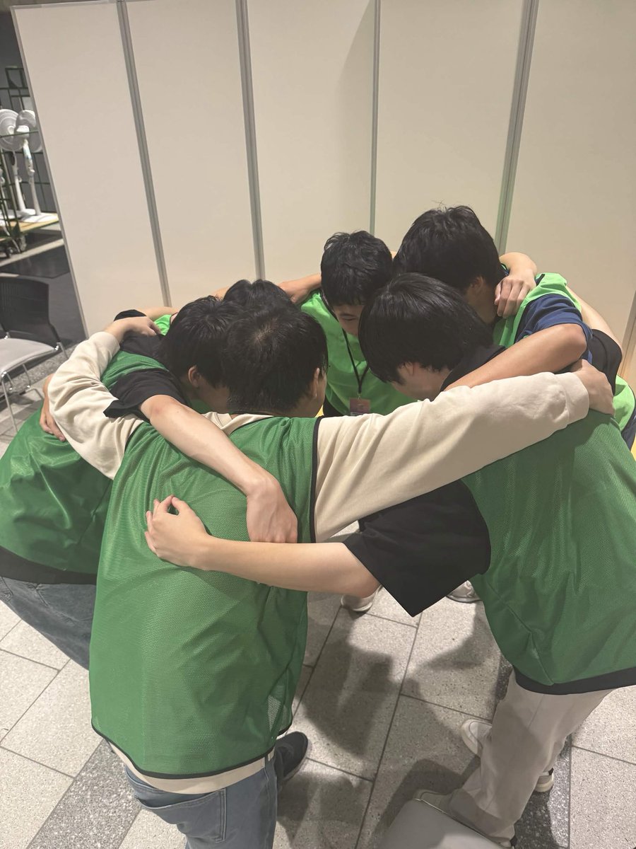 Hiwa_otogame's tweet photo. これはドパるんちゅの決勝進出確定に絶望し、円陣を組む大三元とひまだゎ〜 https://t.co/FNu8BsMG7h