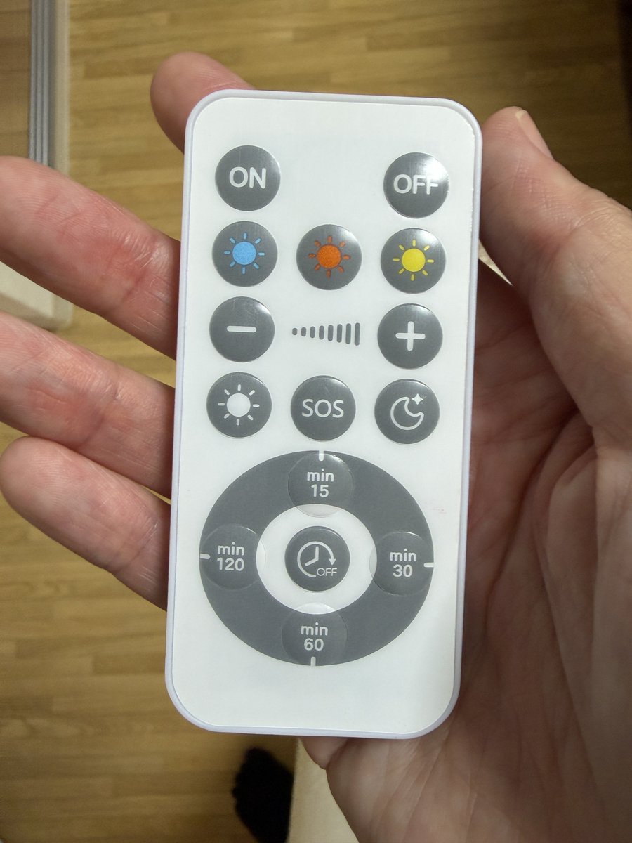 193fp's tweet photo. えっ！魔法でも使ってるの？停電しても電気が消えない電球がすごい。普段は使ってる間に充電してくれるから、電気が止まっても6時間つきっぱなし。照明器具の電球を変えるだけで使えるなんてステキ。省エネ設計でコスパ良いから家計にも優しくてありがたみが過ぎる。さらに驚きのサプライズが あるんだけど…